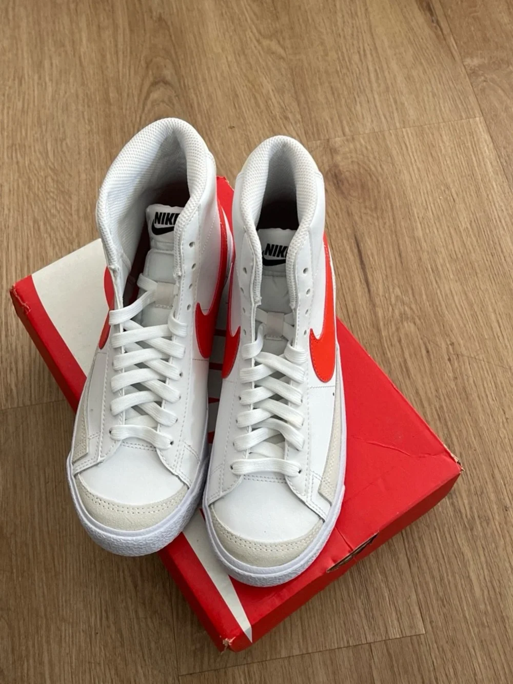 Nike Women's Mid-Top Sneakers White/Red Swoosh